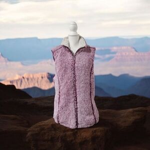 GREEN TEA VEST TIPPED 2 TONE SHERPA SIZE LARGE‎ COLOR IS WINE FAUX FUR NWT